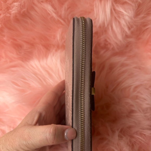 Authentic Gucci Blush Pink Embossed Leather wallet - Picture 7 of 7